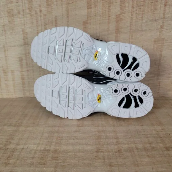 WMNS NIKE Air Max Plus Black Black White - Picture 9 of 10